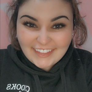 Meet your Posher, Karine